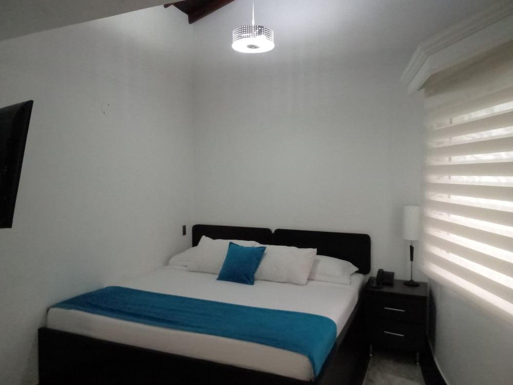 Hotel Calasanz Real Μεντεγίν Εξωτερικό φωτογραφία